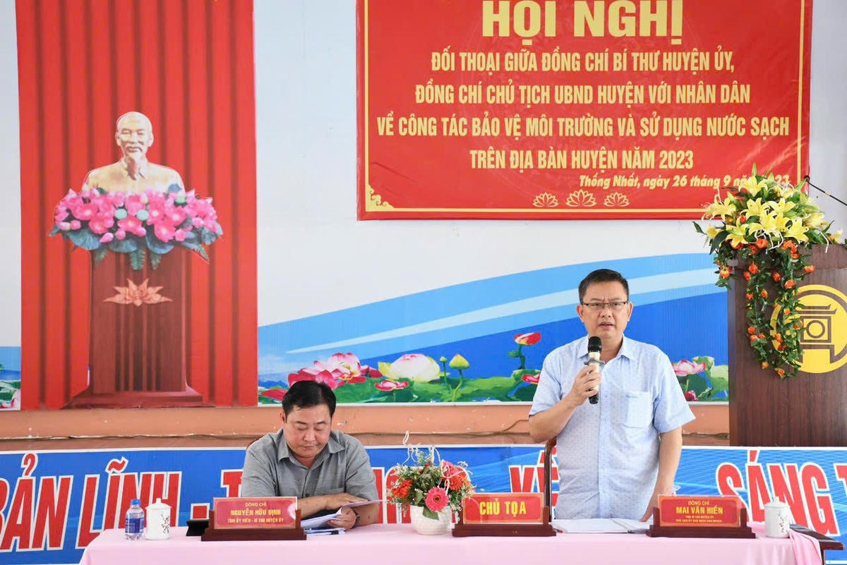 Lãnh đạo Huyện ủy, UBND huyện Thống Nhất chủ trì đối thoại. 