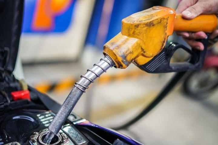 Bộ Tài chính đề xuất tiếp tục thực hiện mức giảm 50% thuế bảo vệ môi trường đối với xăng dầu trong năm 2024.