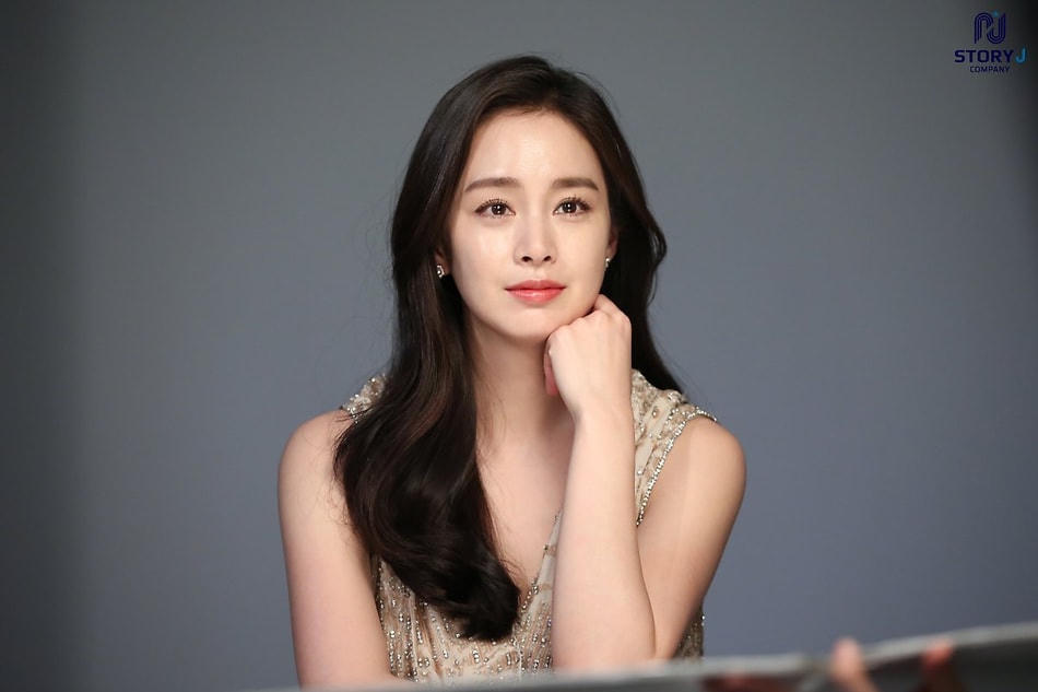Nhan sắc không đổi của Kim Tae Hee tuổi 50.