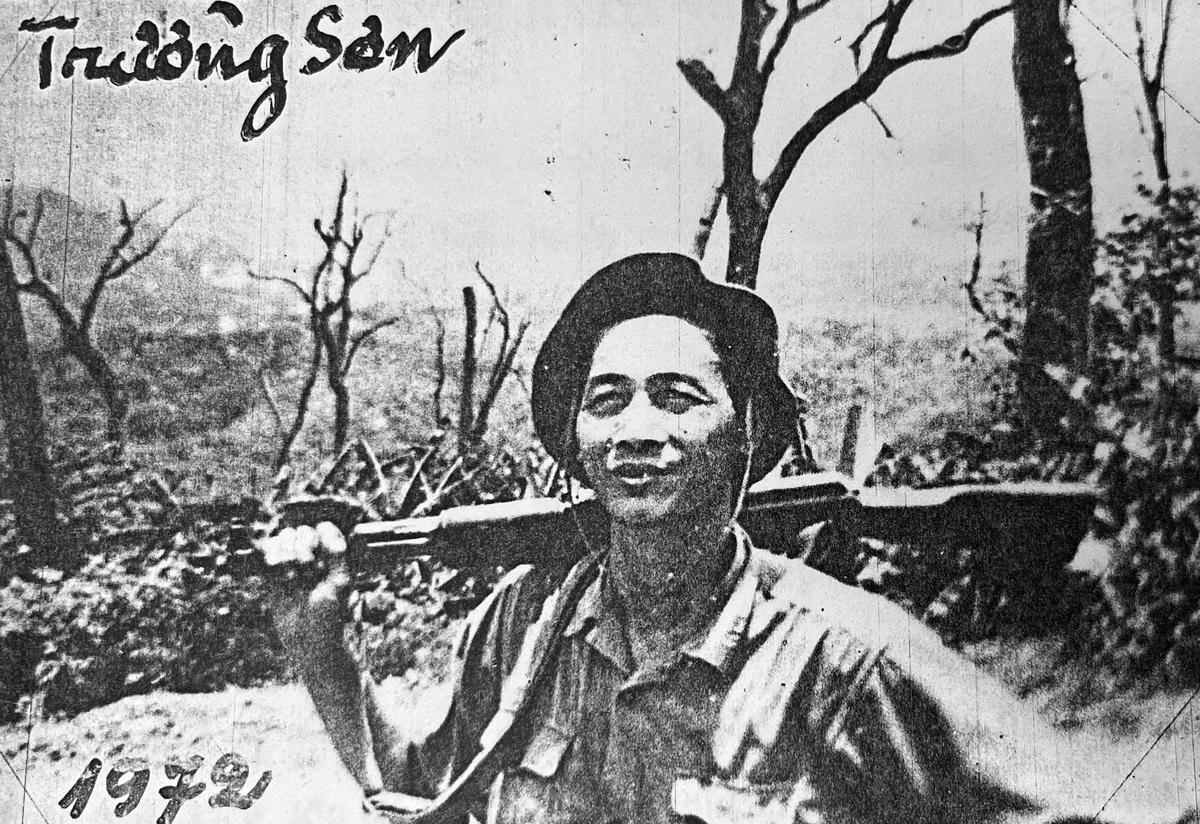 nha-viet-kich-vu-dung-minh-tai-truong-son-nam-1972.jpg