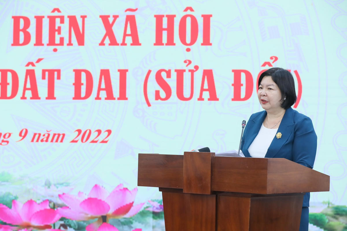 Phó Chủ tịch Hội Nông dân Việt Nam Cao Xuân Thu Vân phát biểu tại Hội nghị.