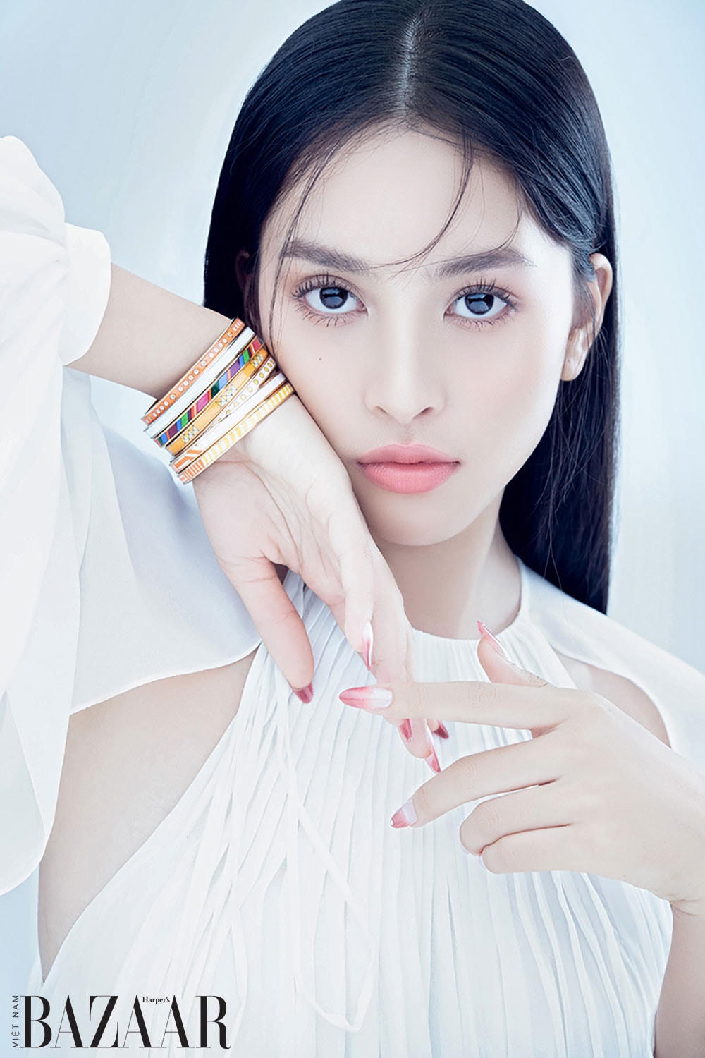 Tiểu Vy chia sẻ, sẽ tiếp tục nỗ lực trong các hoạt động, chinh phục các mốc thành công khác để chứng minh sự uy tín cũng như sức hút của mình trong lòng công chúng. 