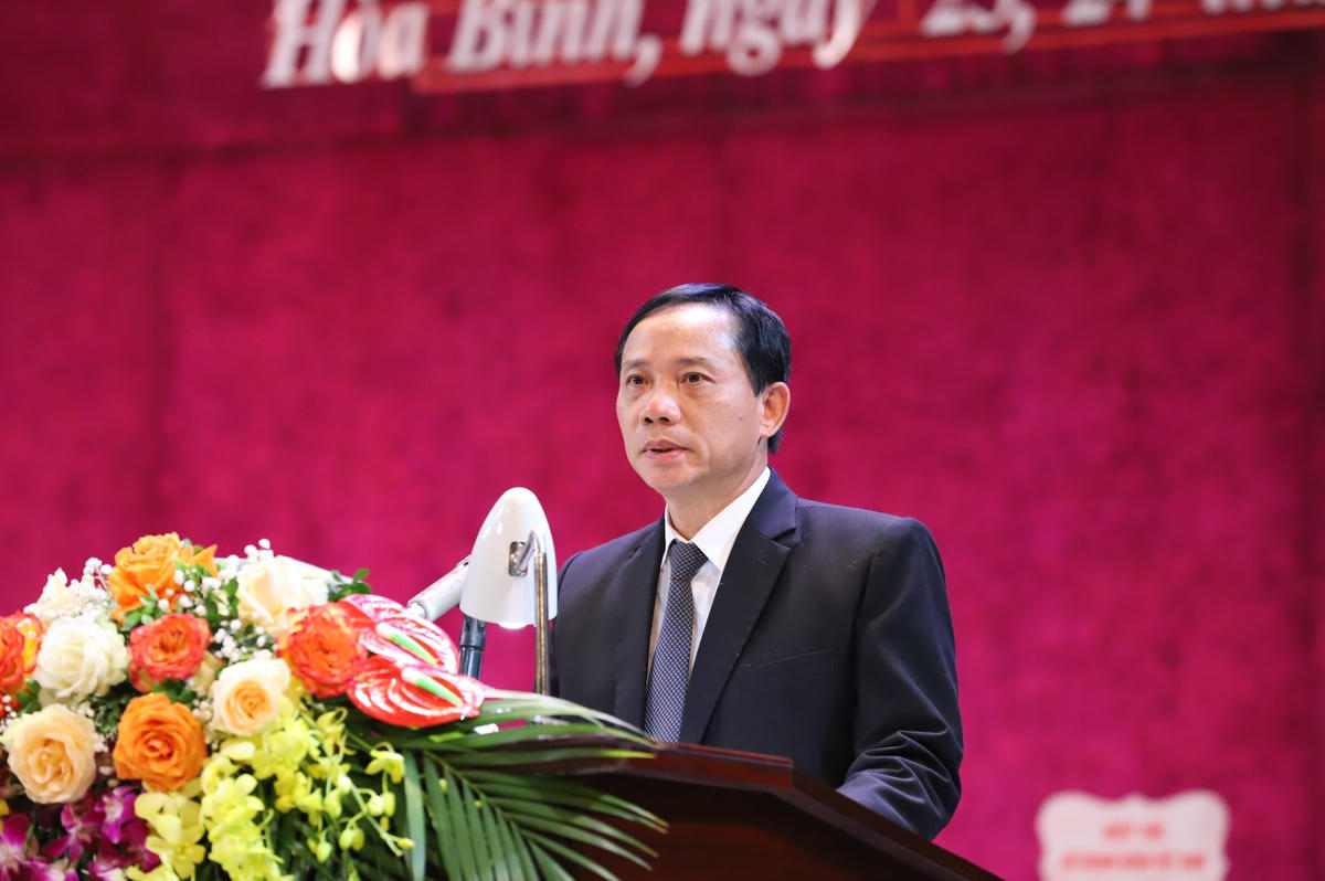 Ông Bùi Văn Khánh – Chủ tịch UBND tỉnh Hòa Bình phát biểu tại Đại hội.