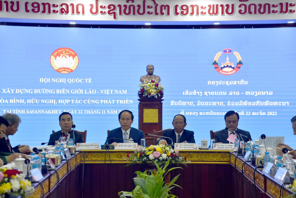 Chủ trì Hội nghị.