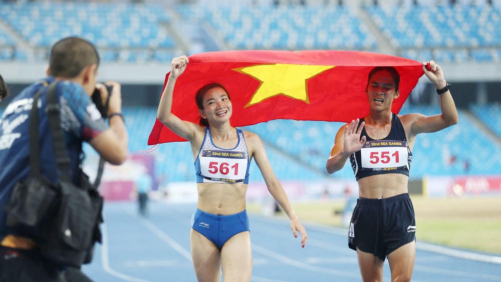 VĐV Nguyễn Thị Oanh và đồng đội sau khi giành chiến thắng. Ảnh: Báo Bắc Giang.  