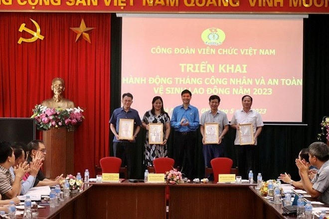 thang-cong-nhan-1-.jpeg