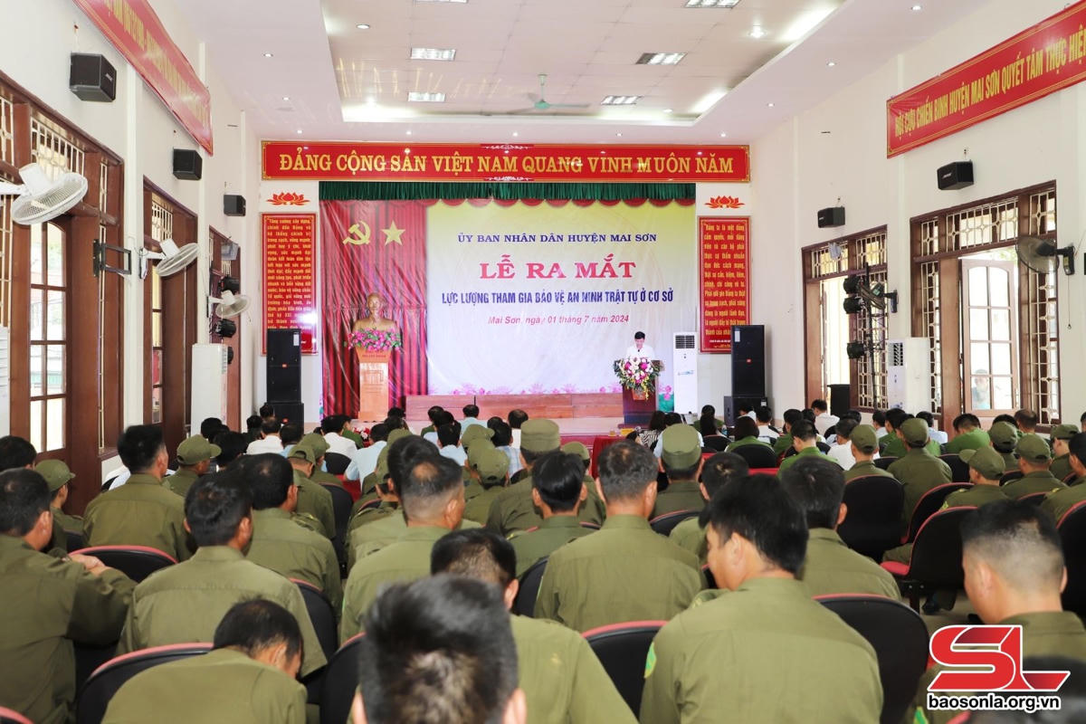 Lễ ra mắt Lực lượng tham gia bảo vệ an ninh, trật tự ở cơ sở huyện Mai Sơn.