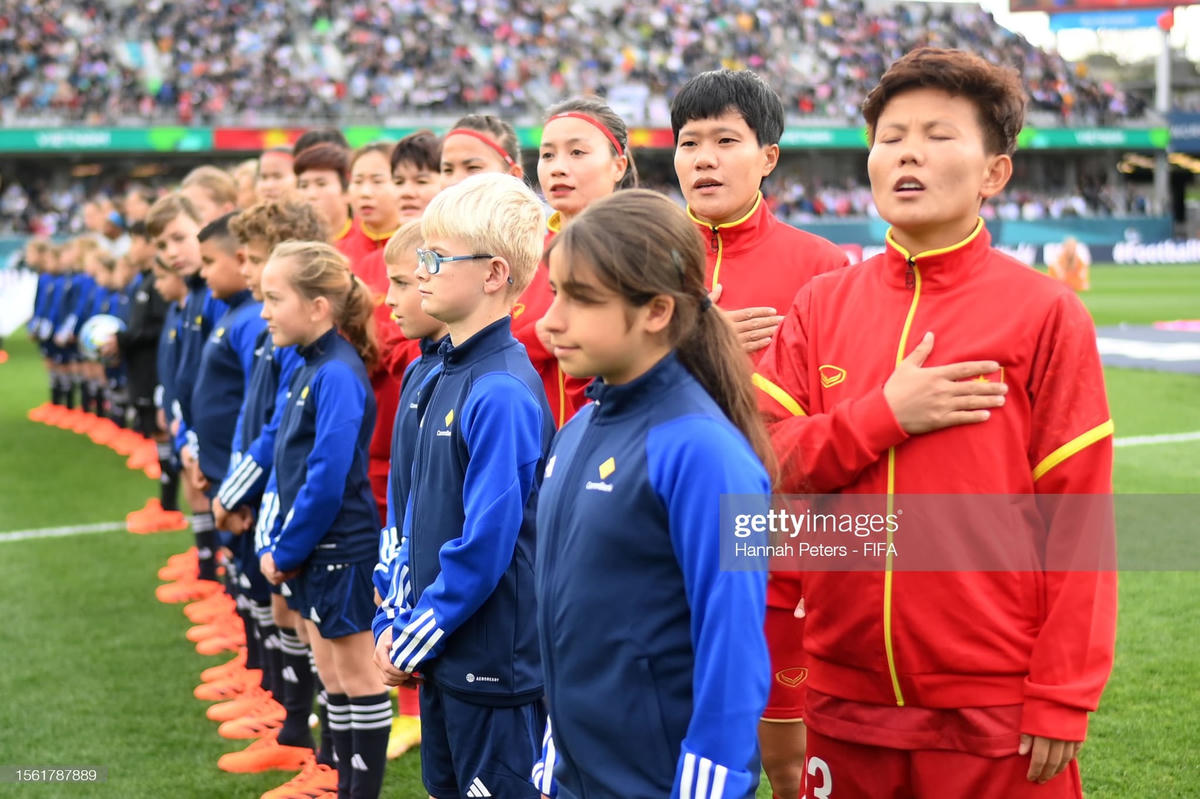 Quốc ca VIệt Nam vang lên trên sân Eden Park. Nguồn: Getty.