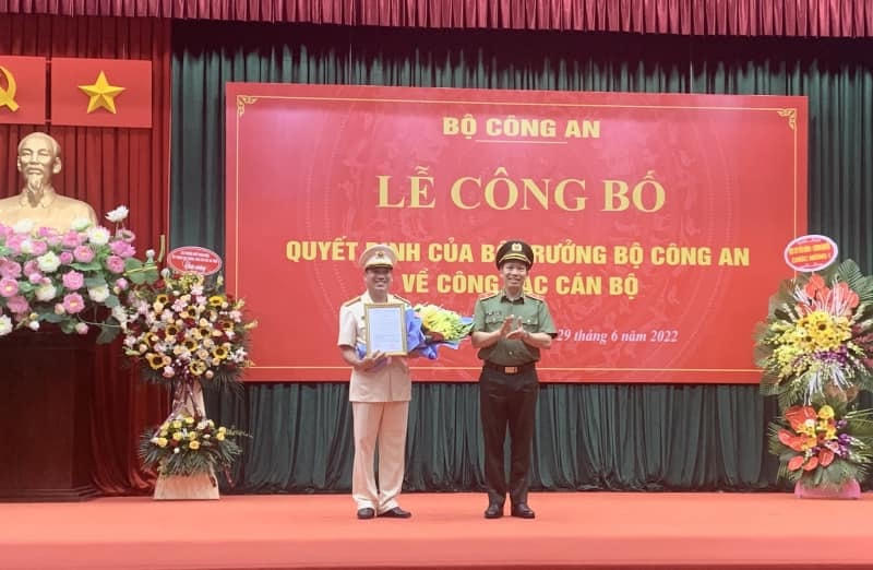Đại tá Lê Khắc Thuyết giữ chức Cục trưởng Cục Viễn thông và Cơ yếu.