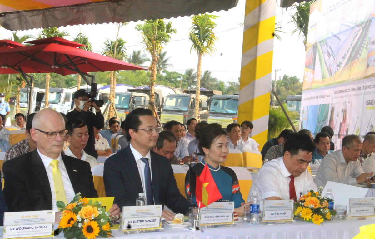 Các đại biểu tham dự Lễ khởi công.