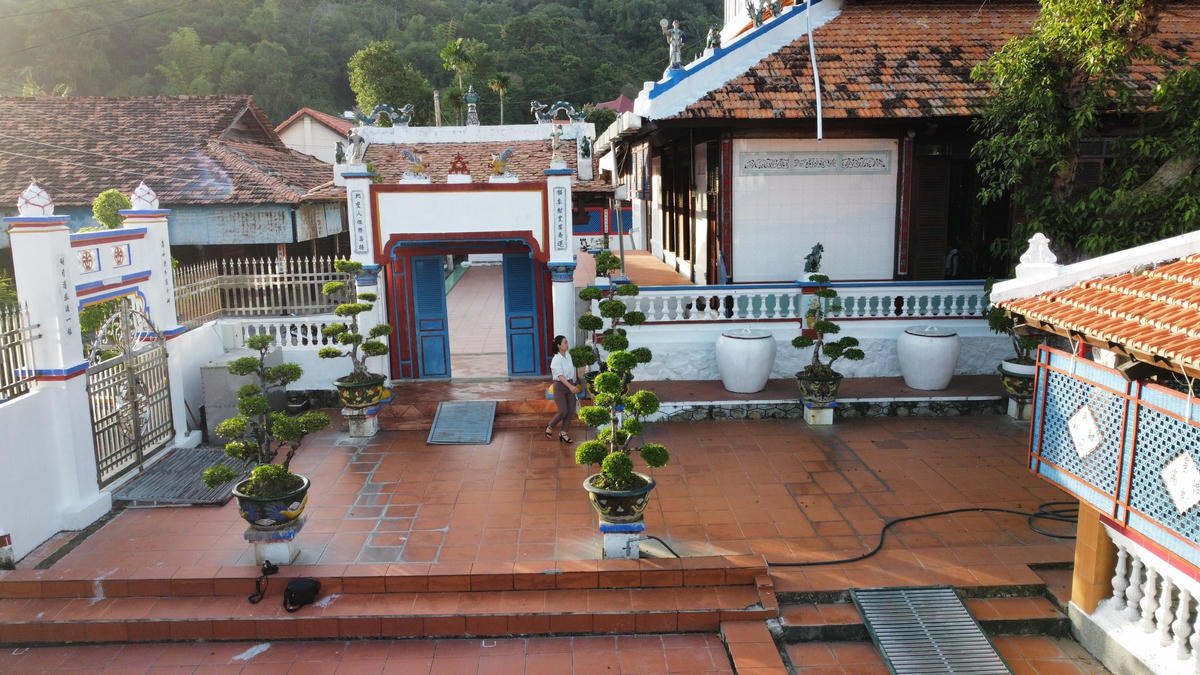 Cô Lê Thị Kiệt cho biết, địa danh này do ông Trần, tên thật là Lê Văn Mưu, sinh năm 1856, người Hà Tiên xây dựng từ năm 1910 đến 1929. 
