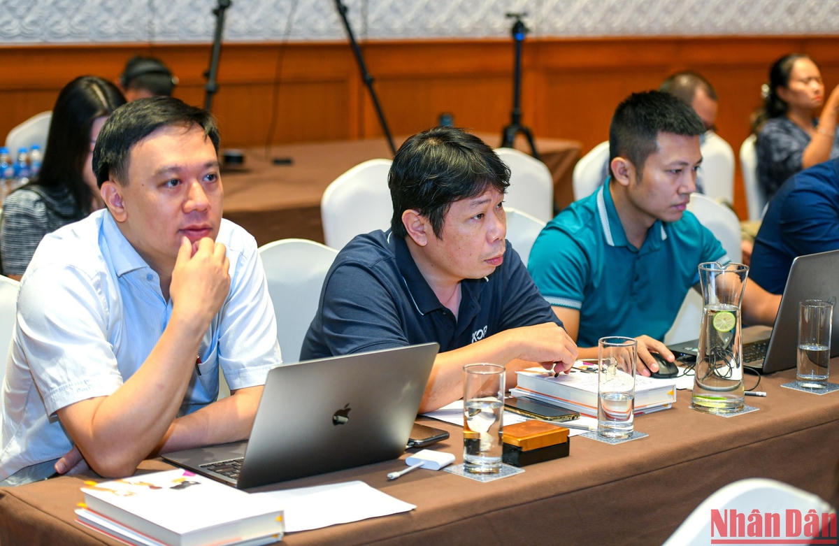 Các đại biểu đại diện cho các cơ quan báo chí ở Hà Nội.