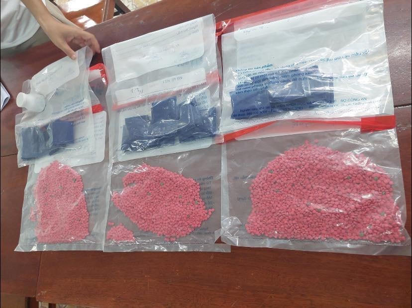 Bắt quả tang đối tượng vận chuyển 5.400 viên ma túy