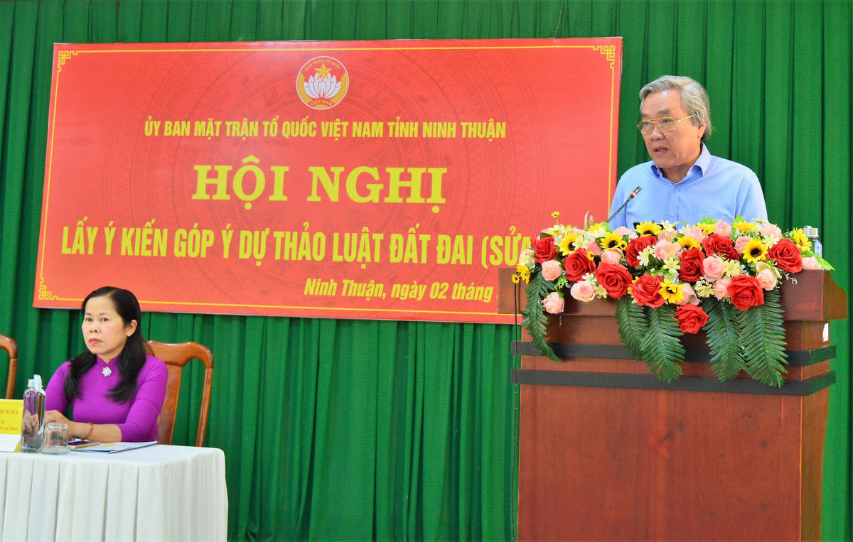 Chủ tịch Ủy ban MTTQ Việt Nam tỉnh Ninh Thuận Lê Văn Bình phát biểu tại Hội nghị.