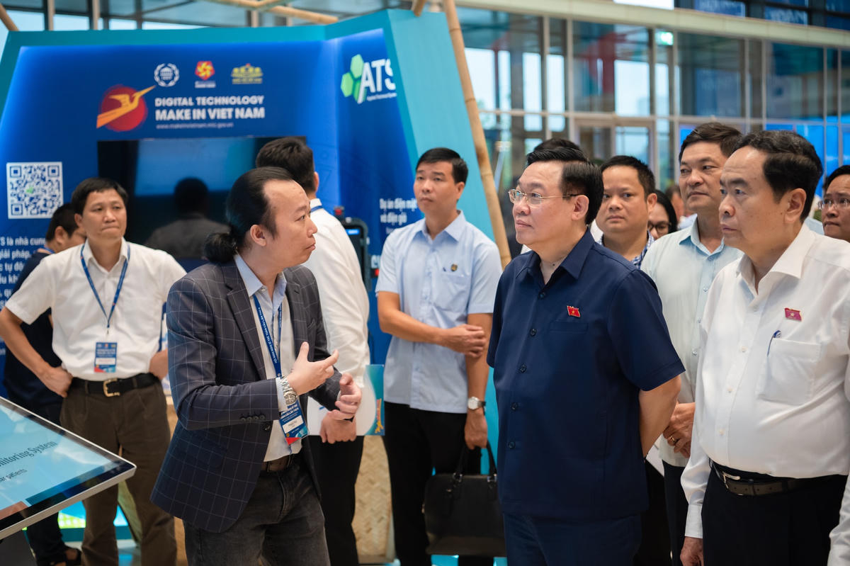 Chủ tịch Quốc hội Vương Đình Huệ kiểm tra công tác tổ chức Hội nghị Nghị sĩ trẻ toàn cầu lần thứ 9.