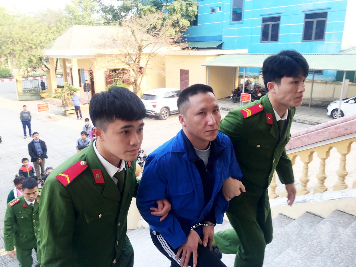 Với hành vi mua bán trái phép ma túy số lượng lớn, đối tượng Khà A Pủa bị TAND tỉnh Hòa Bình xử phạt 20 năm tù.