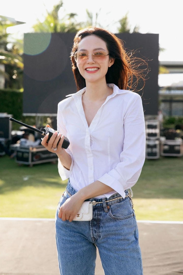 Minh Hằng tất bật tự làm đạo diễn cho đám cưới.