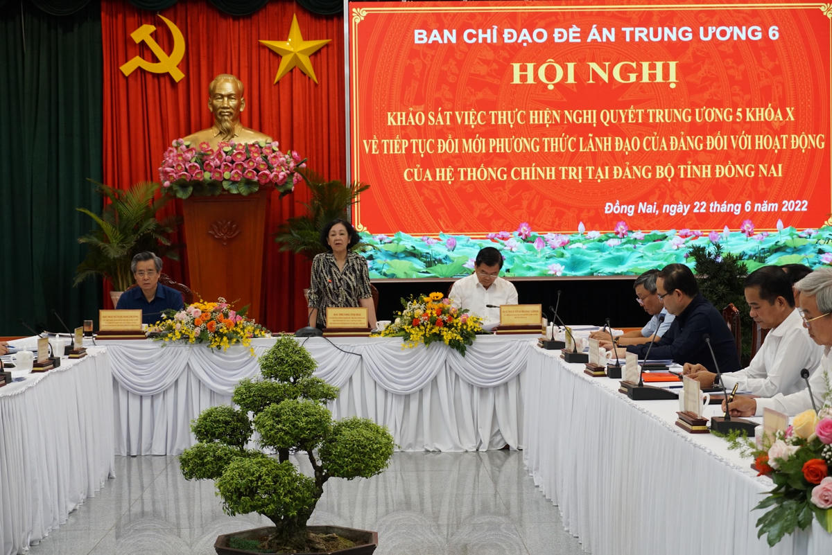 Trưởng ban Tổ chức Trung ương Trương Thị Mai chủ trì hội nghị. (Ảnh: Mạnh Thìn).
