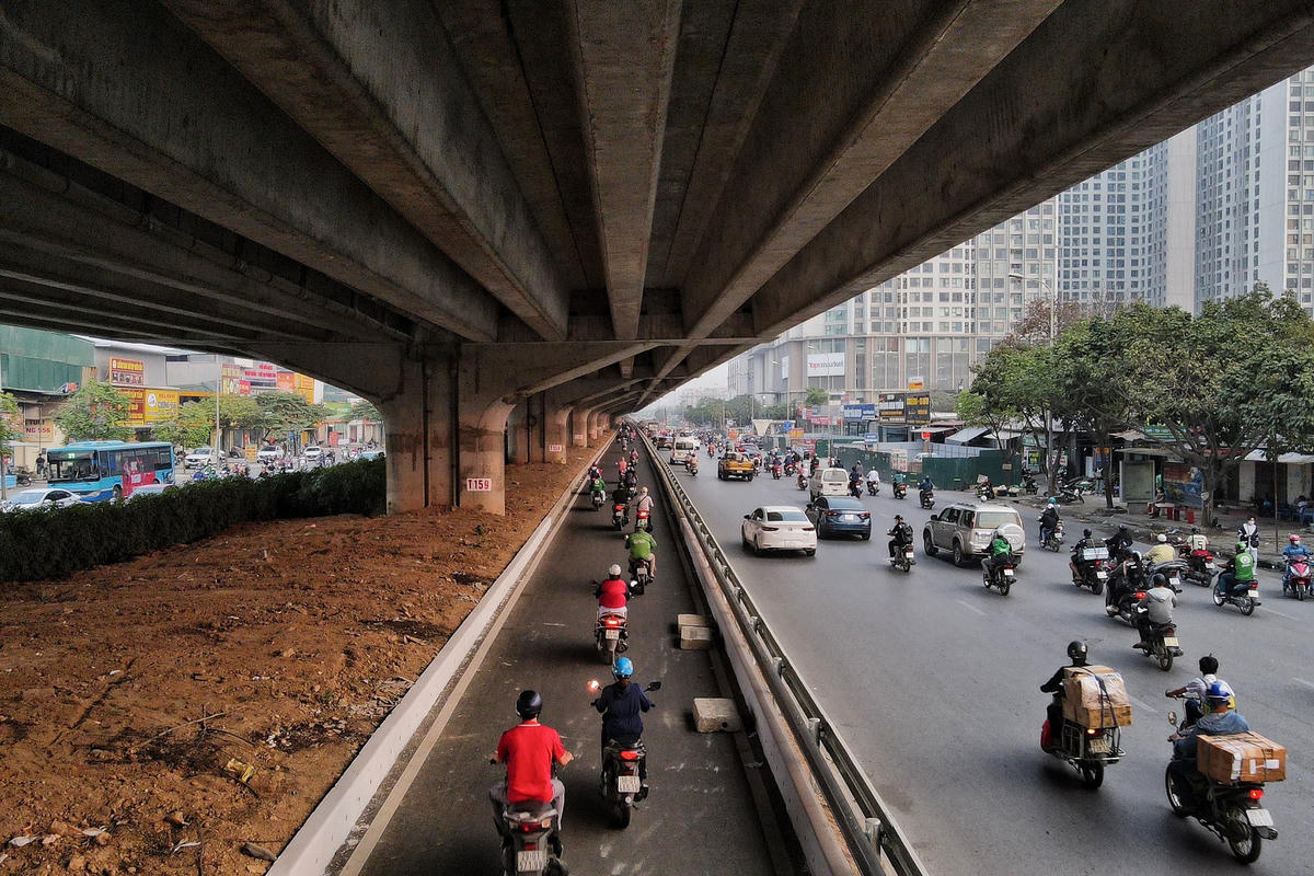 Sau khoảng 1 tháng thi công, làn đường mở rộng hiện đã thành hình.