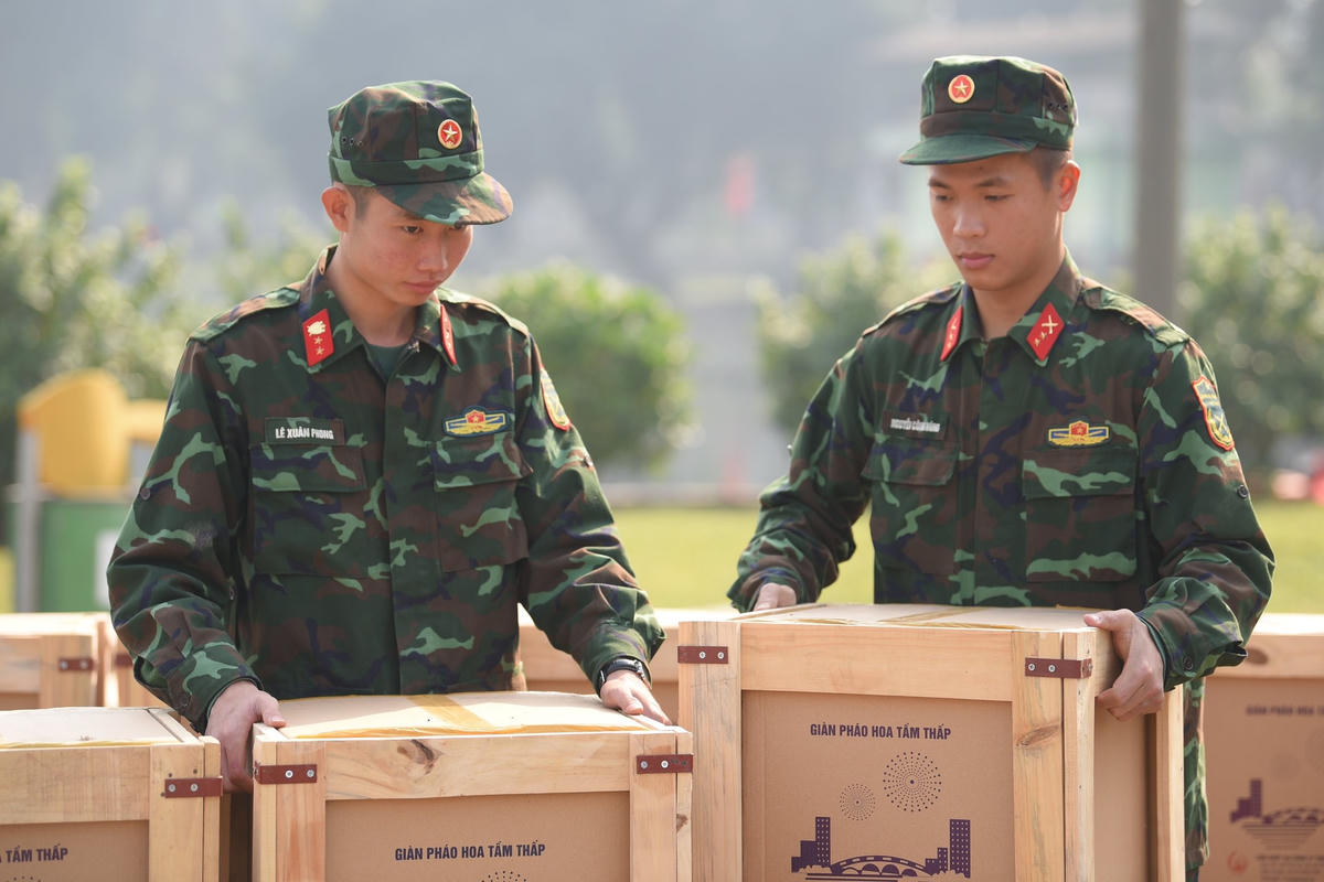 4 điểm bắn pháo hoa tầm cao - hỏa thuật gồm: Bờ Hồ Hoàn Kiếm( quận Hoàn Kiếm); Vườn hoa Lạc Long Quân (quận Tây Hồ) và khuôn viên đường đua F1 (quận Nam Từ Liêm). Thời lượng bắn pháo hoa tại Hà Nội kéo dài 15 phút, từ 0 giờ đến 0 giờ 15 phút ngày 22/1/2023 (đêm Giao thừa).