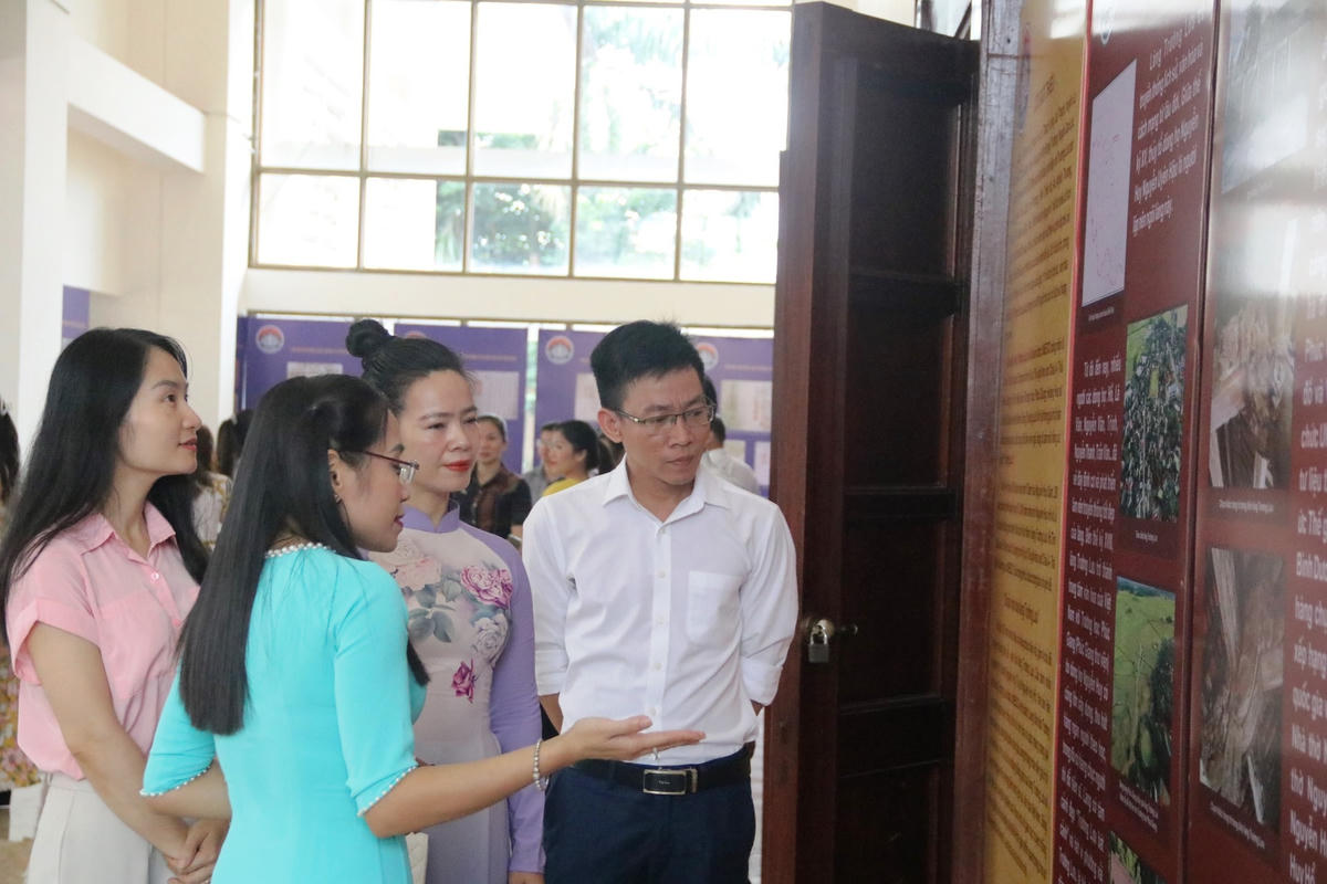 Di sản văn hóa đặc sắc của làng Trường Lưu thu hút nhiều người quan tâm tìm hiểu.