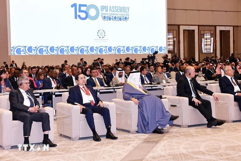 Chủ tịch Quốc hội Trần Thanh Mẫn và đại biểu tham dự Lễ khai mạc IPU-150. (Ảnh: Doãn Tấn/TTXVN)