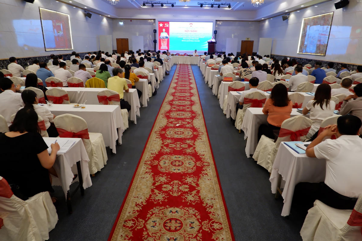Toàn cảnh hội nghị.