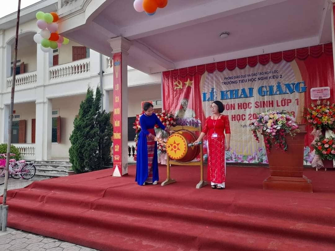 Và đánh trống khai giảng năm học mới 2022-2023.