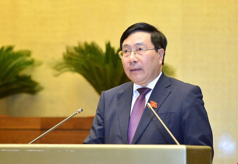 Phó Thủ tướng Thường trực Chính phủ Phạm Bình Minh trả lời chất vấn sáng 9/6.