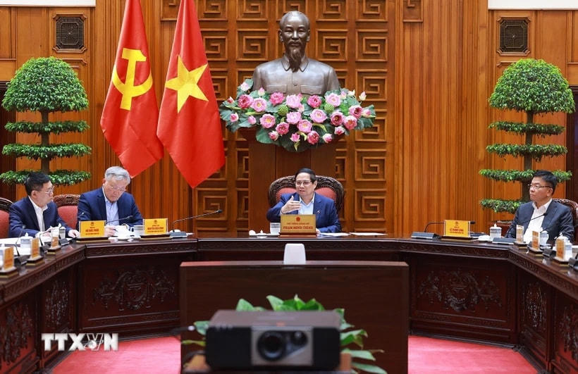 Thủ tướng Phạm Minh Chính chủ trì cuộc họp về việc Hoa Kỳ áp mức thuế đối ứng lên hàng hóa nhập khẩu từ Việt Nam. (Ảnh: Dương Giang/TTXVN)