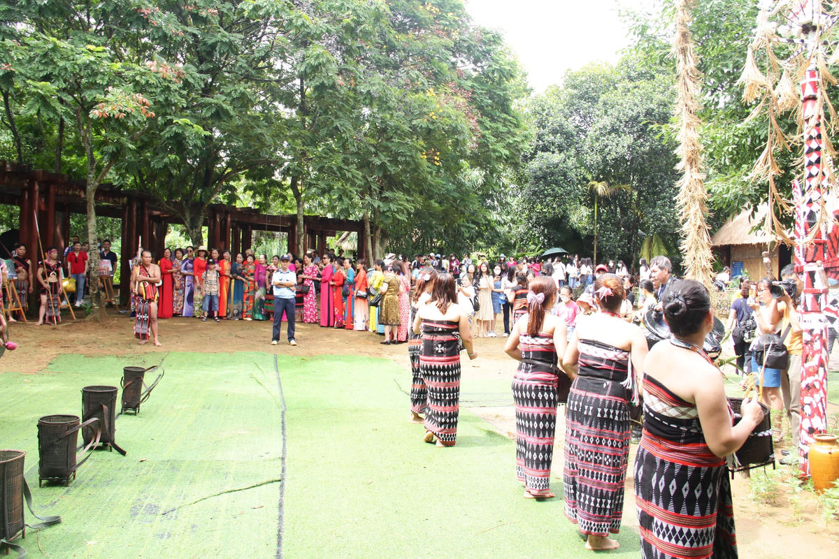 Việc xử lý nghiêm những hành vi phản cảm sẽ góp phần răn đe, điều chỉnh hành vi của du khách khi tham gia các hoạt động du lịch.