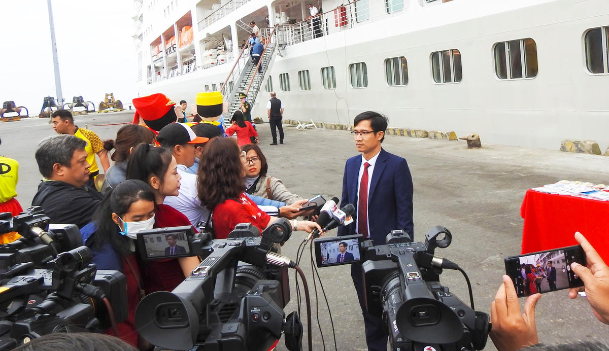 Lãnh đạo Sở Du lịch Đà Nẵng thông tin về tín hiệu khả quan về du lịch biển trong năm 2023. Ảnh: Thanh Tùng.