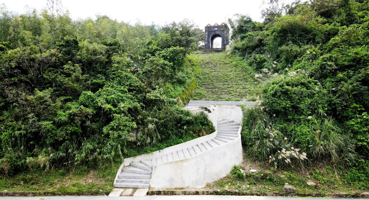 [Ảnh] Lên đỉnh Đèo Ngang ngắm 'Cổng trời' Hoành Sơn Quan