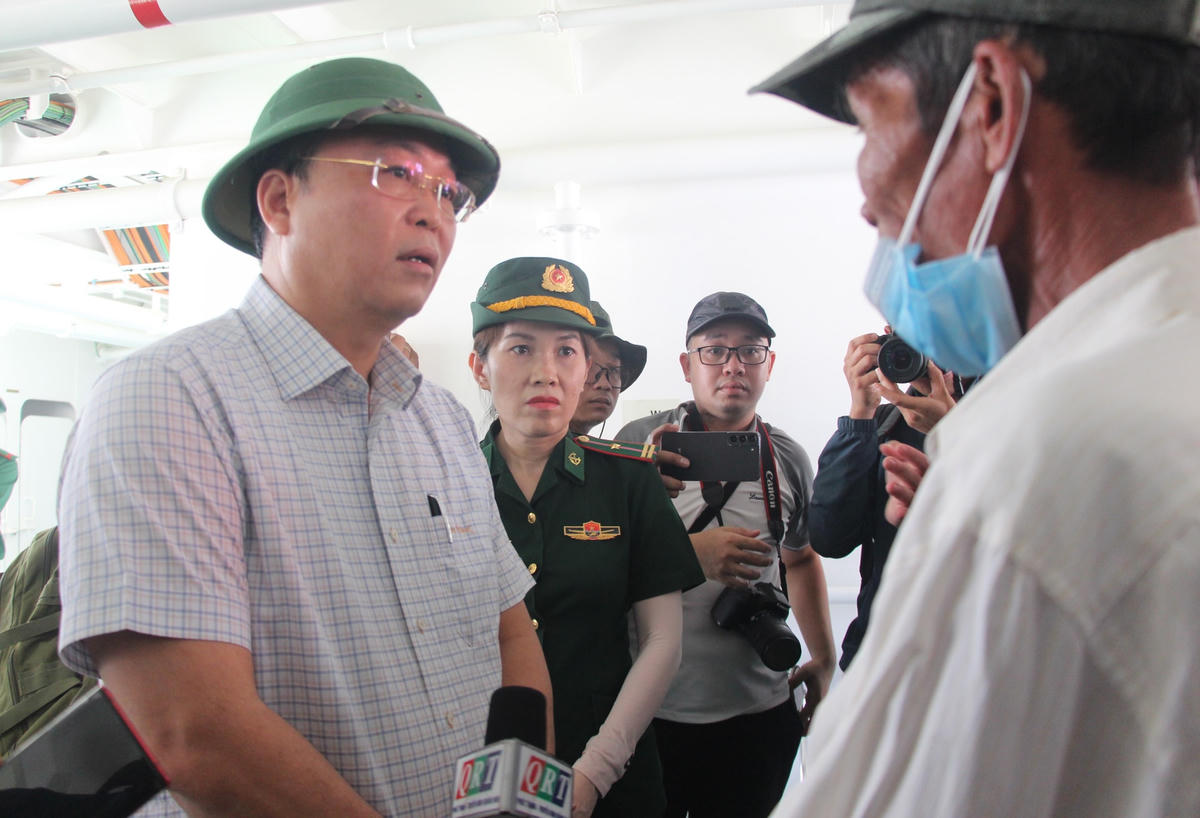 Lãnh đạo tỉnh Quảng Nam thăm hỏi người nhà ngư dân tử vong.