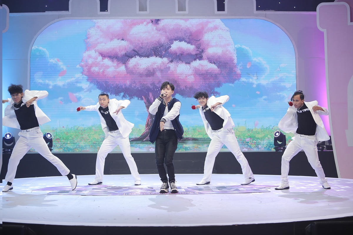 Sing không ngại chuẩn bị nhiều tiết mục để chinh phục Uyên Nhi. Ảnh: Perfect Universe.