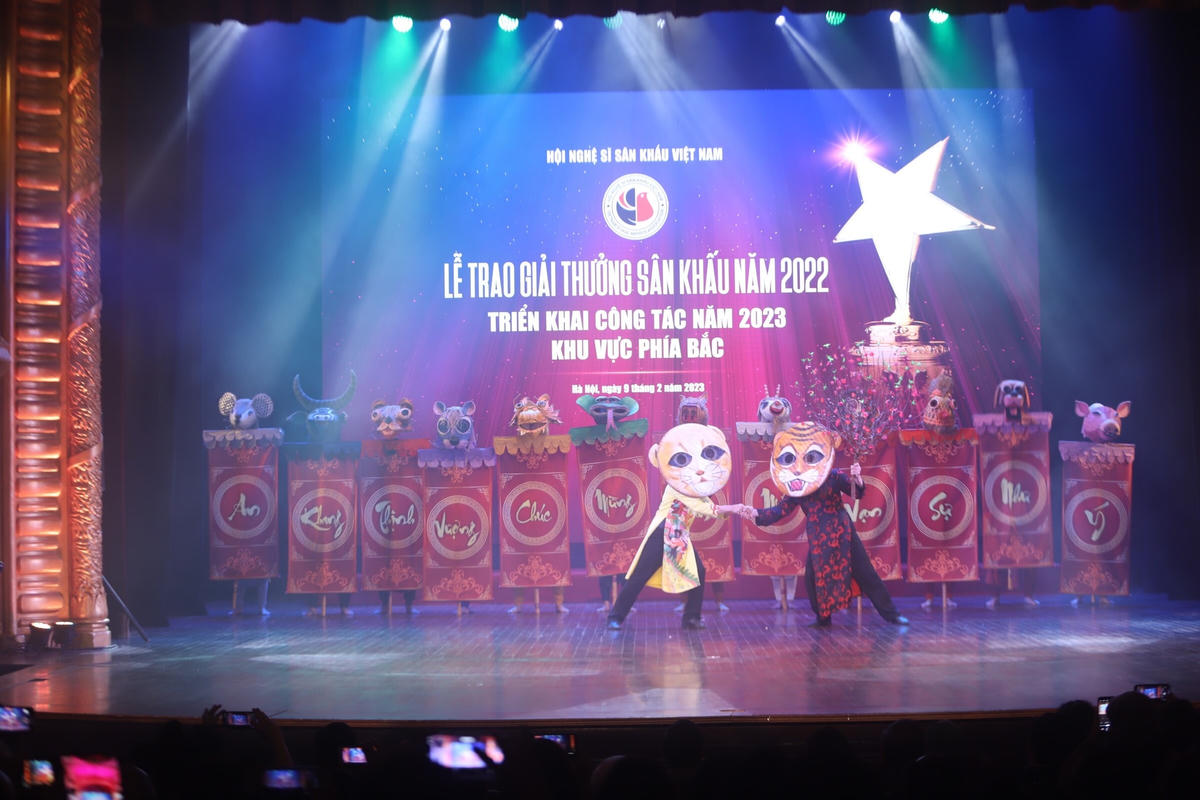 Chương trình nghệ thuật chào mừng. Ảnh: Quang Tấn