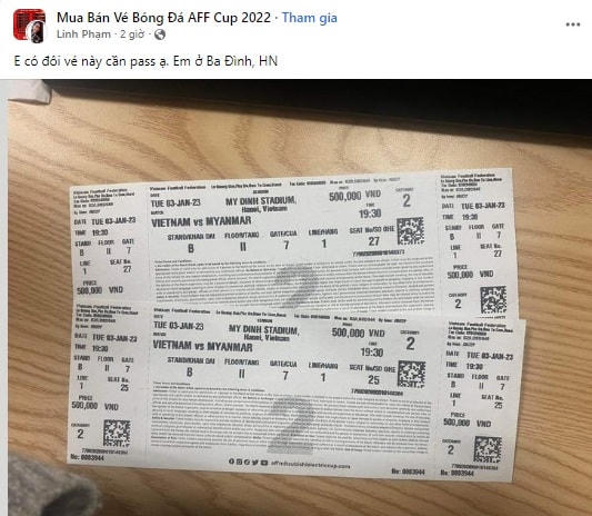 Một tài khoản mạng xã hội bán lại vé xem trận bóng tối nay. 