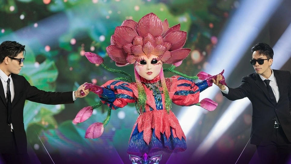 O sen Ngọc Mai trở thành quán quân The Masked Singer mùa 1. 