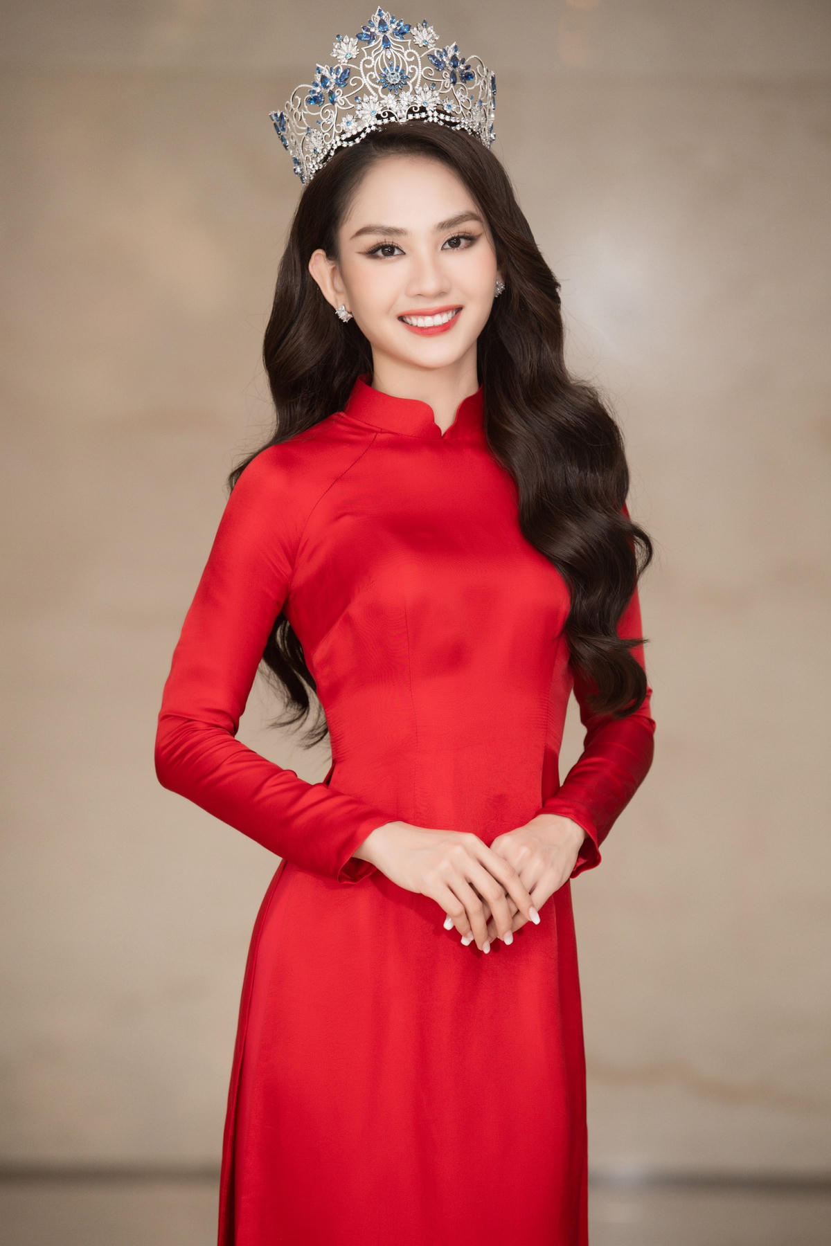 Sau khi đăng quang Miss World Vietnam 2022, Mai Phương luôn gắn với hình ảnh thùy mị, trong sáng. Thế nhưng, vừa qua, người đẹp gây xôn xao dư luận khi lan truyền đoạn video vừa ngậm kẹo mút vừa hát.
