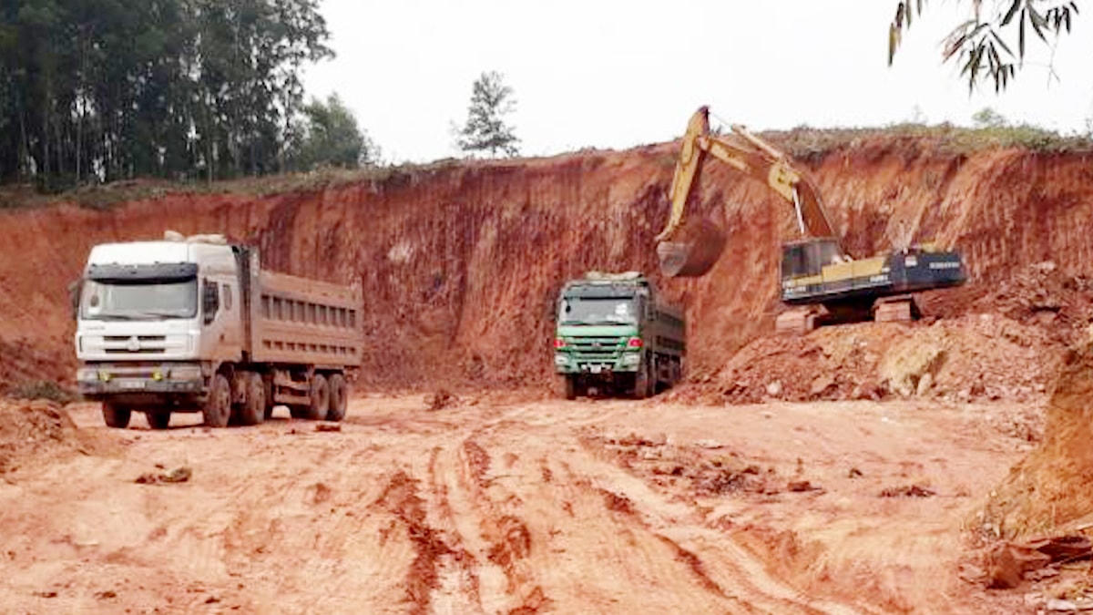 UBND tỉnh Hà Tĩnh quyết định đóng cửa 6 mỏ khoáng sản trên địa bàn tỉnh, trong đó có 3 mỏ san lấp, 2 mỏ đá xây dựng và 1 mỏ sét trắng làm gạch.