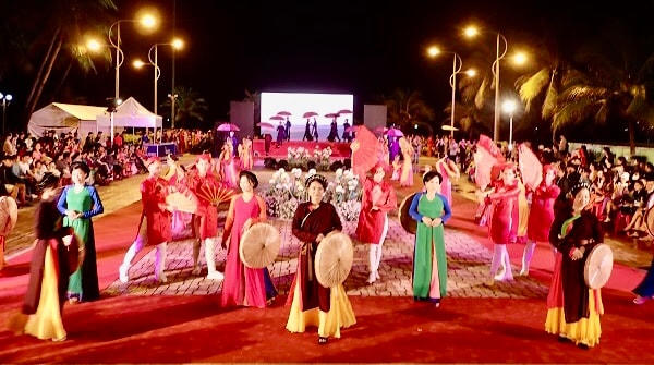 Biểu diễn áo dài tại Festival Biển Nha Trang - Khánh Hòa 2023