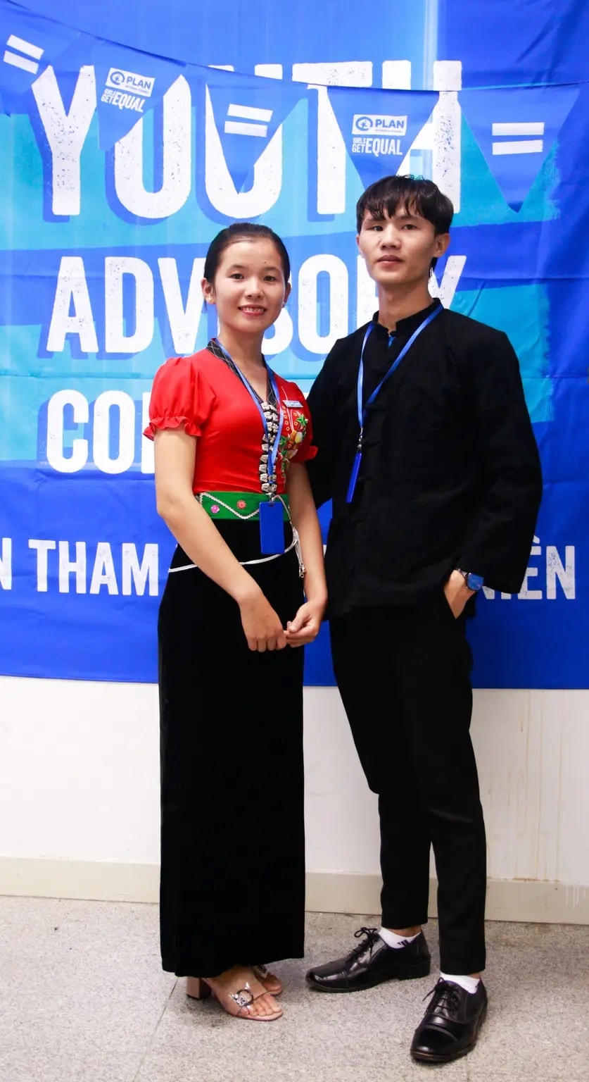 Chang Ngọc Tiến và thành viên Câu lạc bộ tham vấn thanh niên.