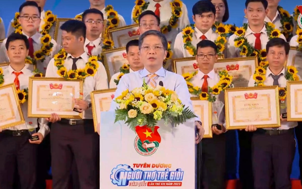 Trưởng Ban Kinh tế Trung ương Trần Tuấn Anh phát biểu tại buổi tuyên dương 54 gương mặt “Người thợ trẻ giỏi”.