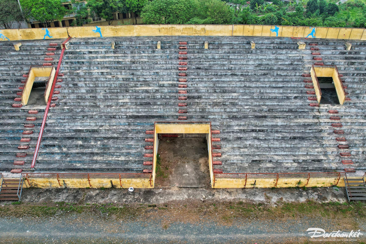 san_bong-le-khanh4.jpg