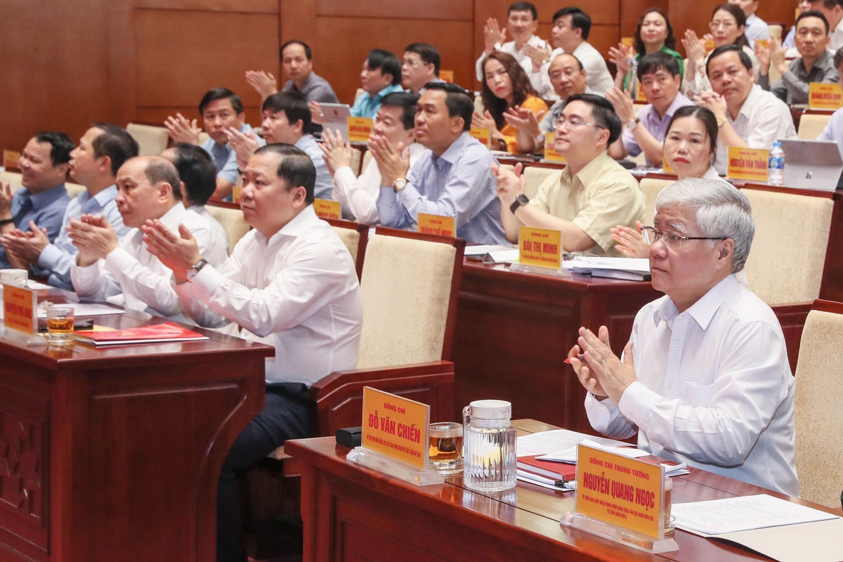 Bí thư Trung ương Đảng, Chủ tịch UBTƯ MTTQ Việt Nam Đỗ Văn Chiến và các đại biểu dự Hội nghị.