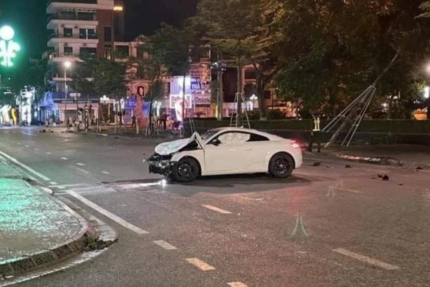 Chiếc xe Audi tại hiện trường vụ tai nạn.