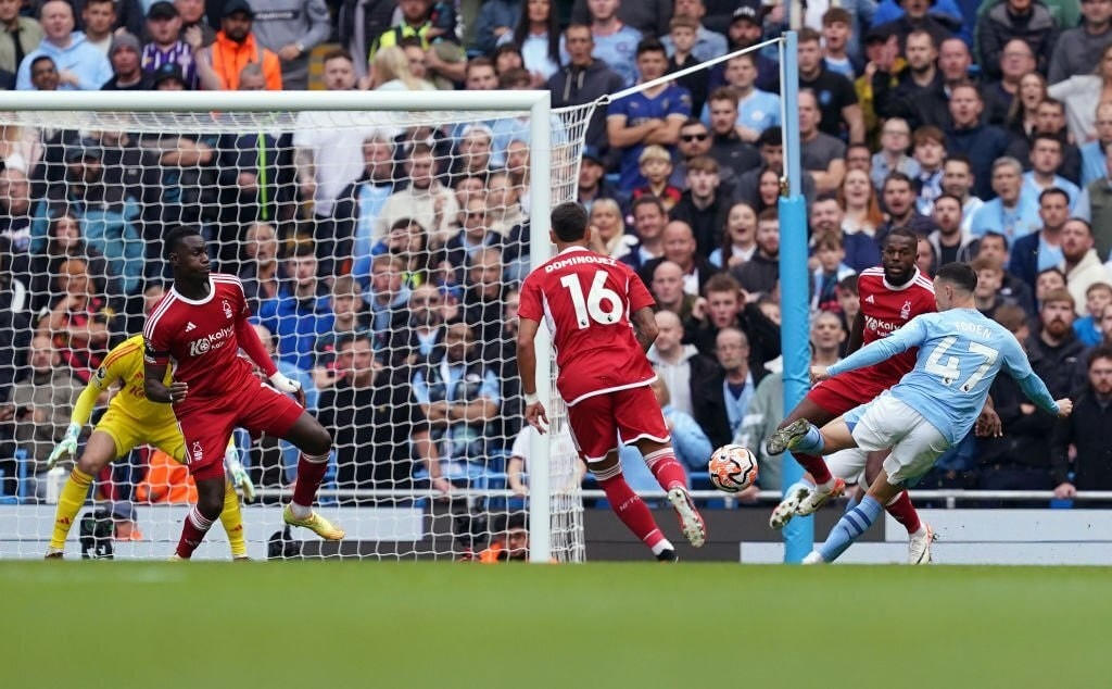 Rodri ghi bàn vào lưới Nottingham (Ảnh: Getty/ Dân Trí).