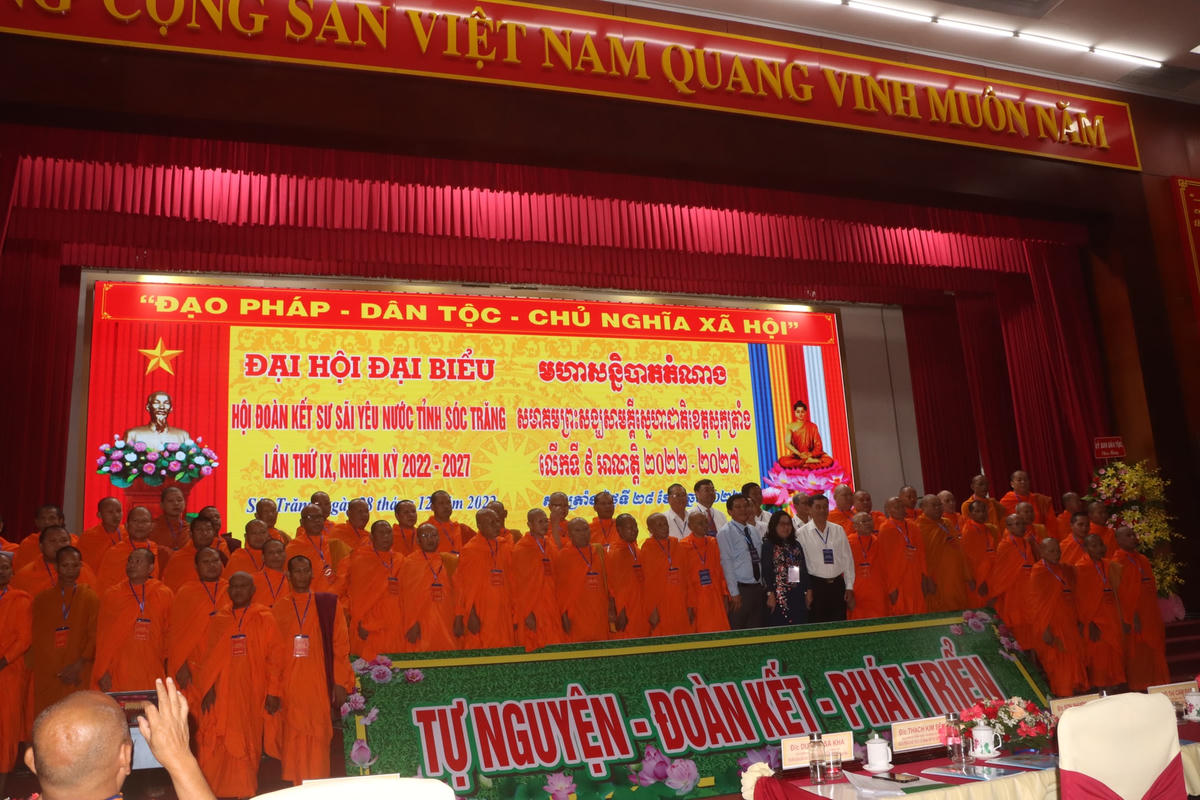 Ban Chấp hành nhiệm kì mới ra mắt Đại hội.