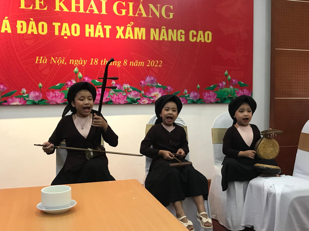 Các thành viên CLB Xẩm Hà Thị Cầu.