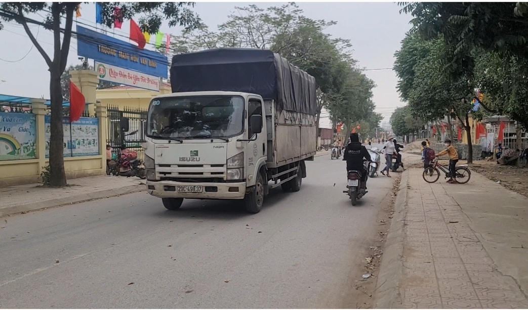 Xe tải đi vào khung giờ cấm của đoạn đường.